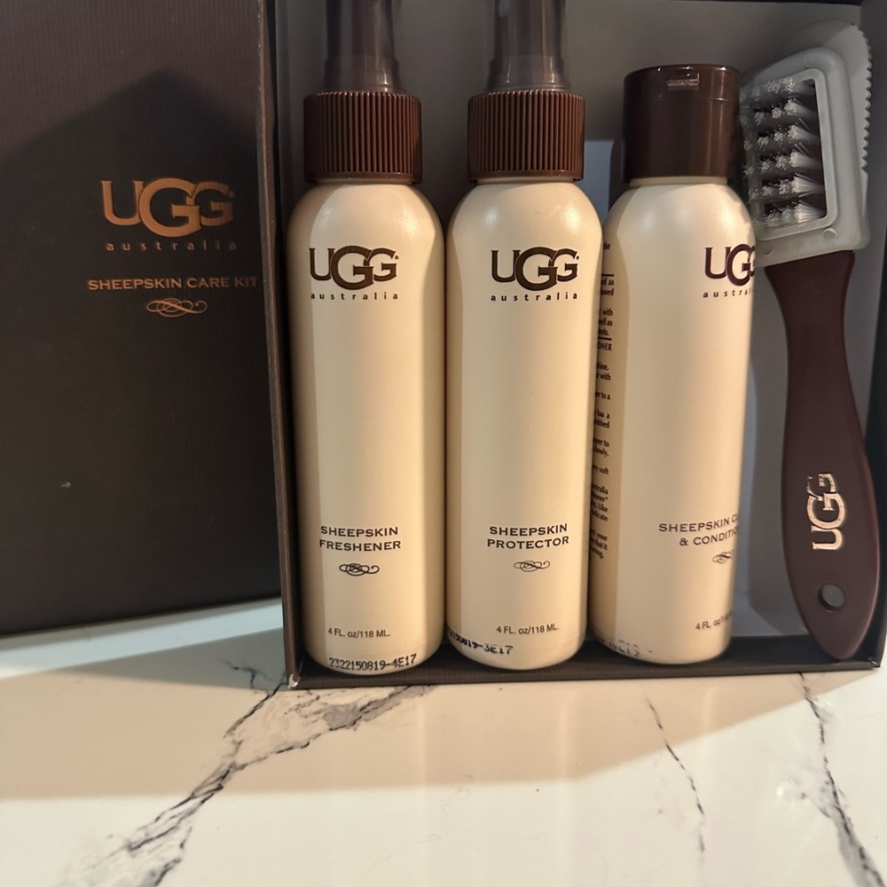 UGG AUSTRALIA SHEEPSKIN CARE KIT
